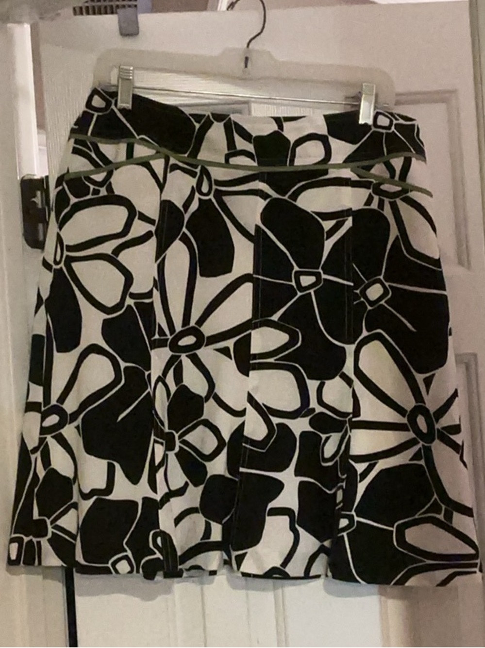Ann Taylor Black and White Abstract Floral Skirt